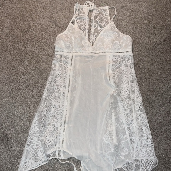 3 Nightgowns/Lingerie - Picture 6 of 11